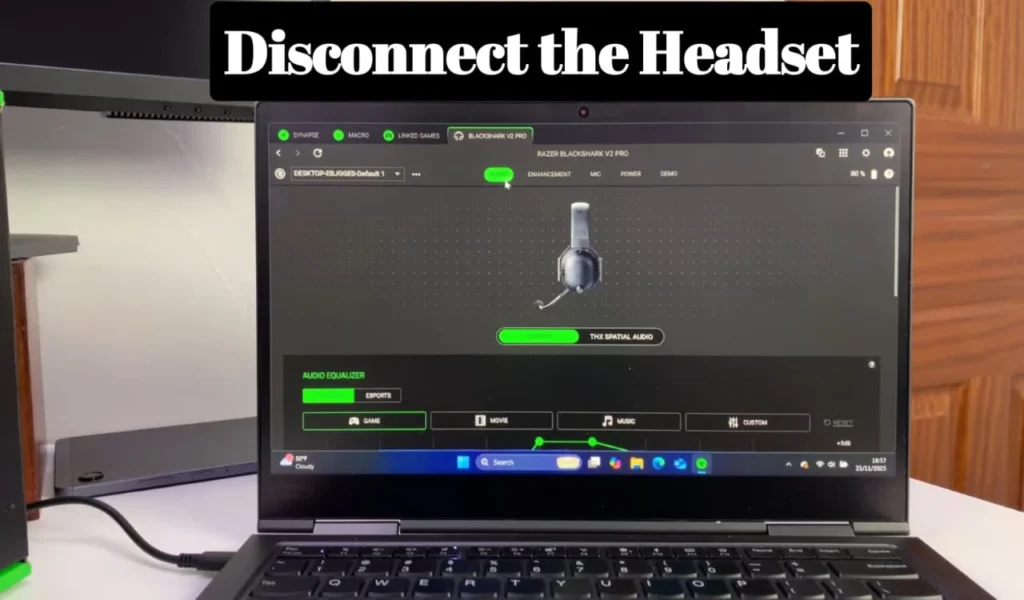 Disconnect the headset of Reset Razer BlackShark V3